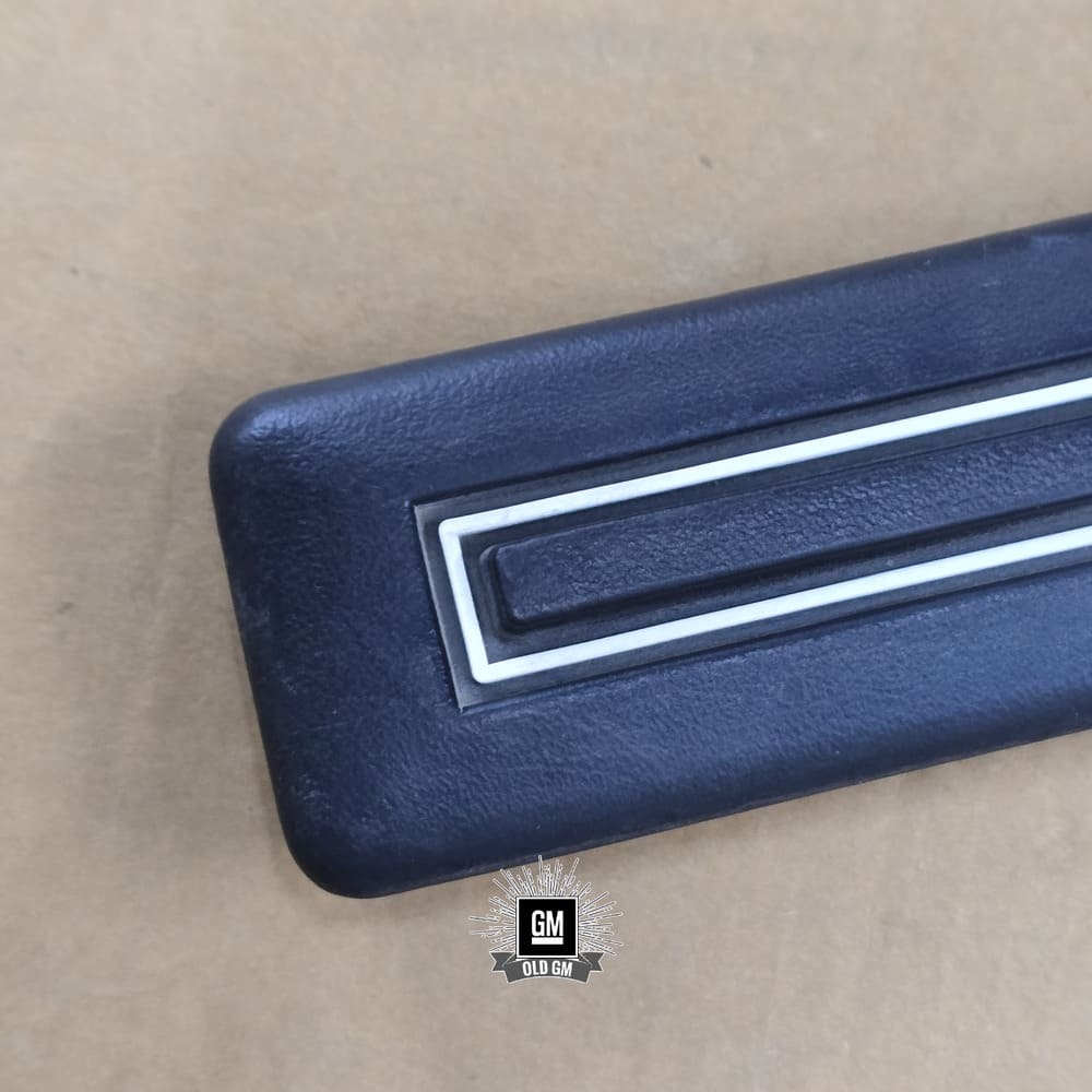 NOS GM 80-90 Buick B35 Rear Bumper Rub Strip 3 NOS GM 80-90 Buick B35 Rear Bumper Rub Strip - Image 3