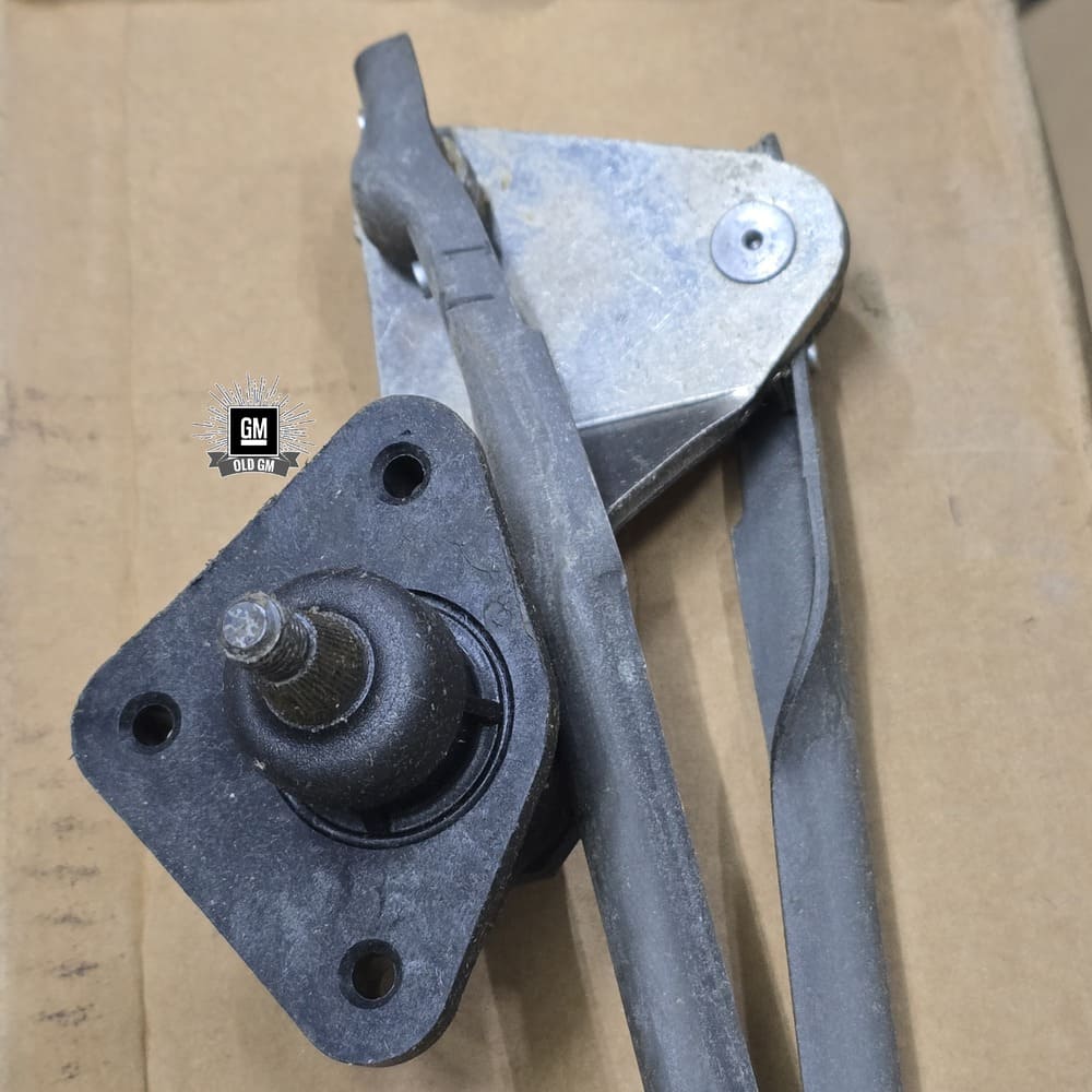 NOS 91-93 Caprice & Roadmaster 93 Fleetwood Windshield Wiper Transmission 3 NOS 91-93 Caprice & Roadmaster 93 Fleetwood Windshield Wiper Transmission - Image 3
