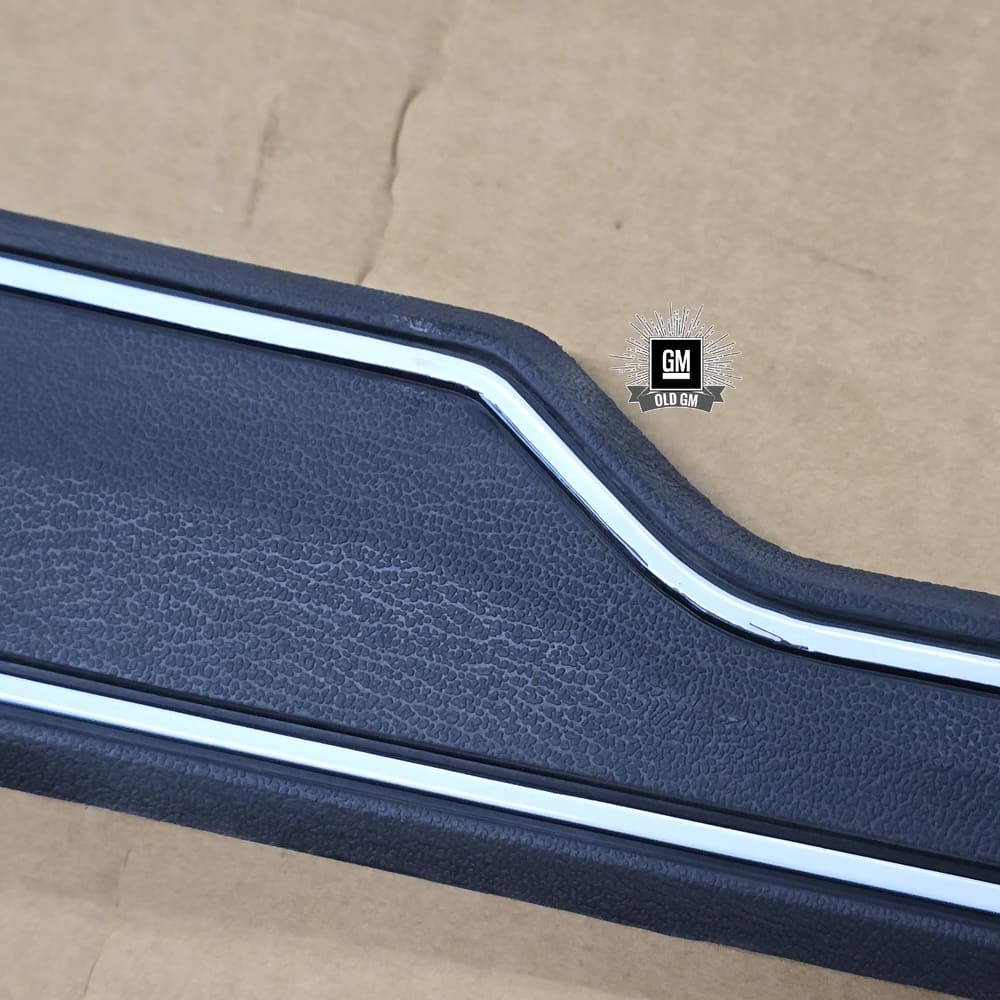 NOS GM 77-79 Electra Rear Bumper Strip w/o Guards 5 NOS GM 77-79 Electra Rear Bumper Strip w/o Guards - Image 5