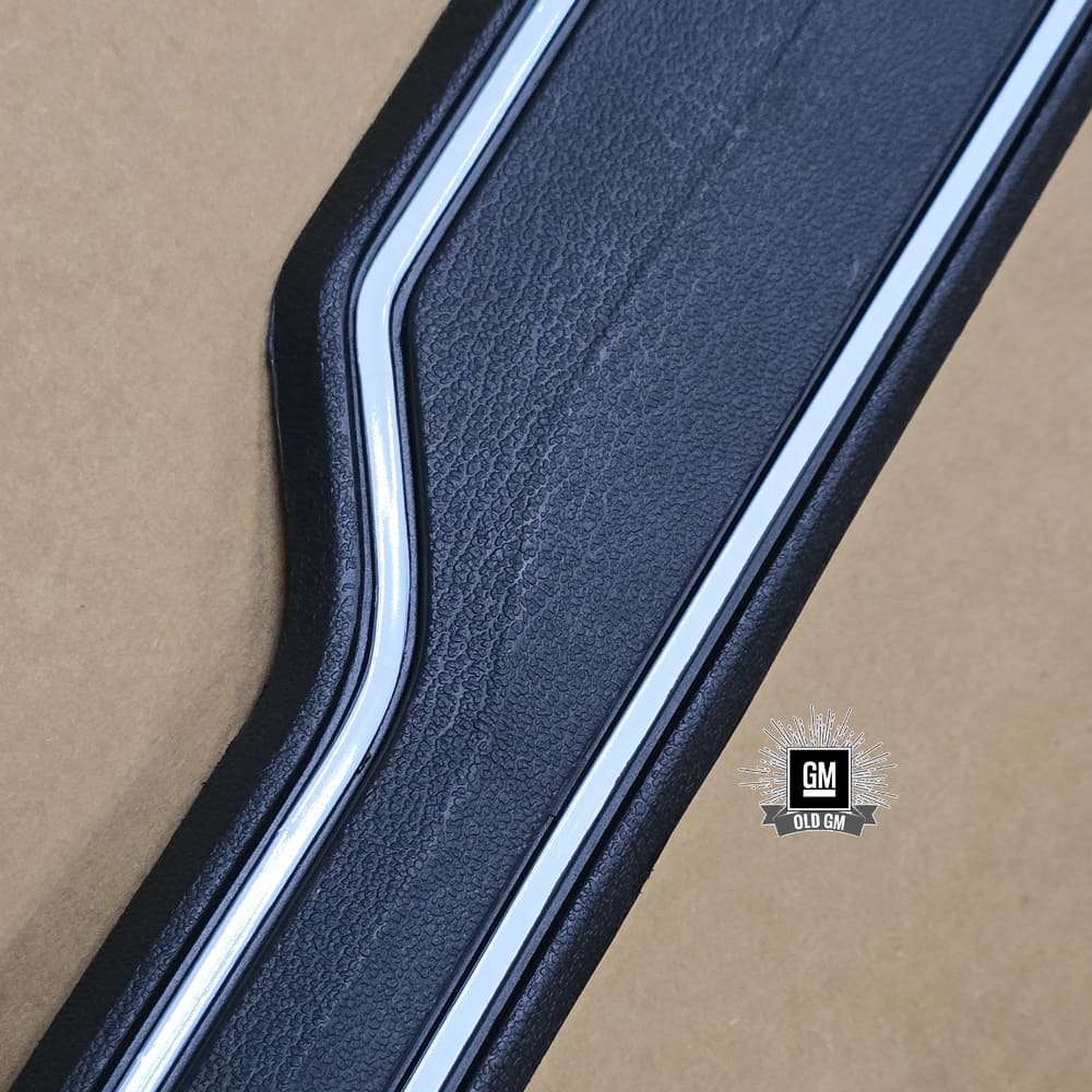 NOS 77-78 Riviera 77-79 LeSabre Rear Bumper Strip 5 NOS 77-78 Riviera 77-79 LeSabre Rear Bumper Strip - Image 5