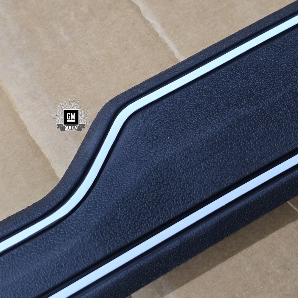 NOS GM 77-79 Electra Rear Bumper Strip w/o Guards 6 NOS GM 77-79 Electra Rear Bumper Strip w/o Guards - Image 6